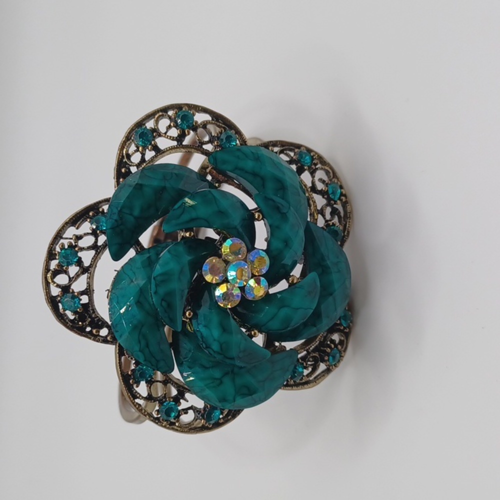 Turquoise Colored flower Bracelet - Picture 5 of 7